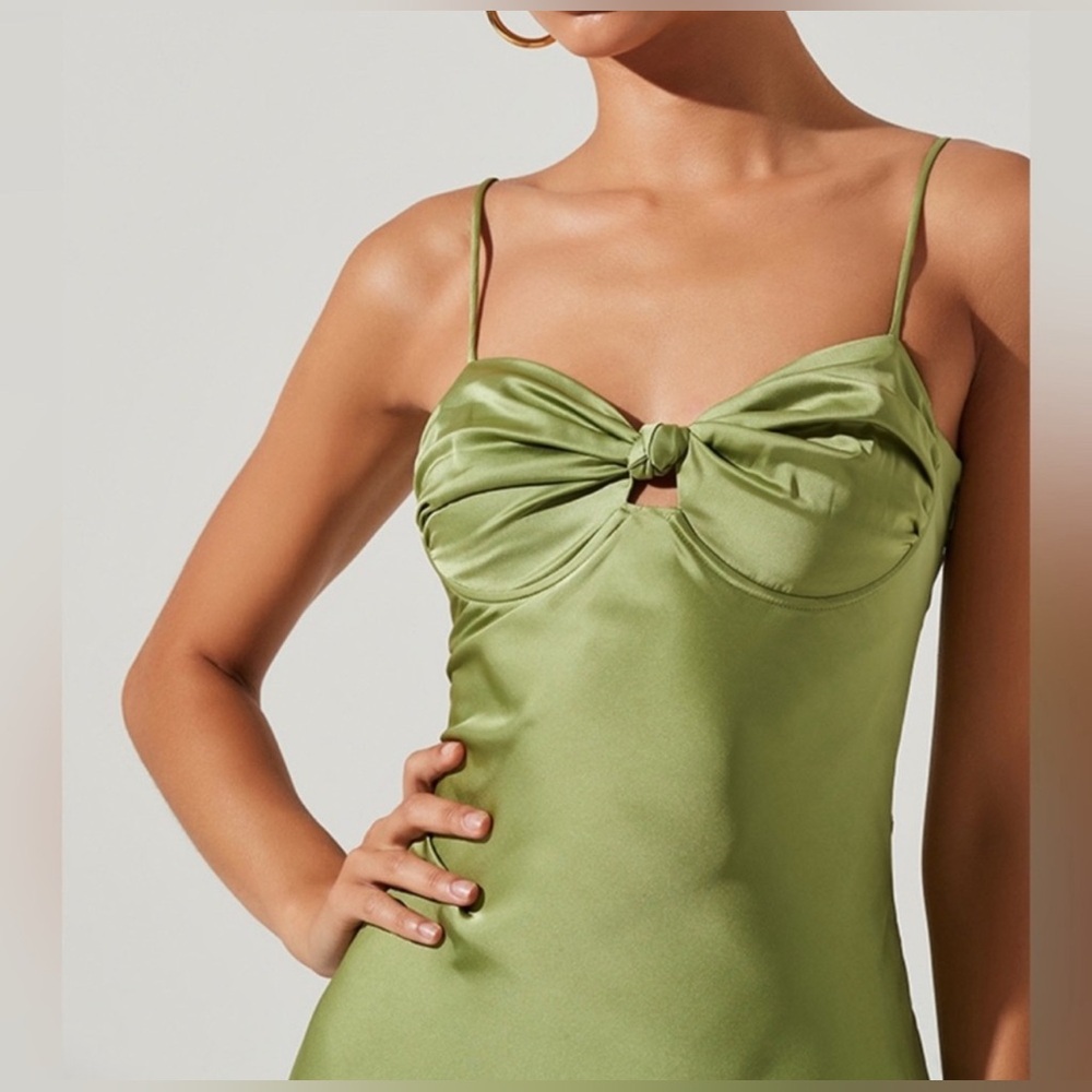 💚 ASTR The Label “Gaia” Satin Midi Dress – Sage Green (NWT, XS)